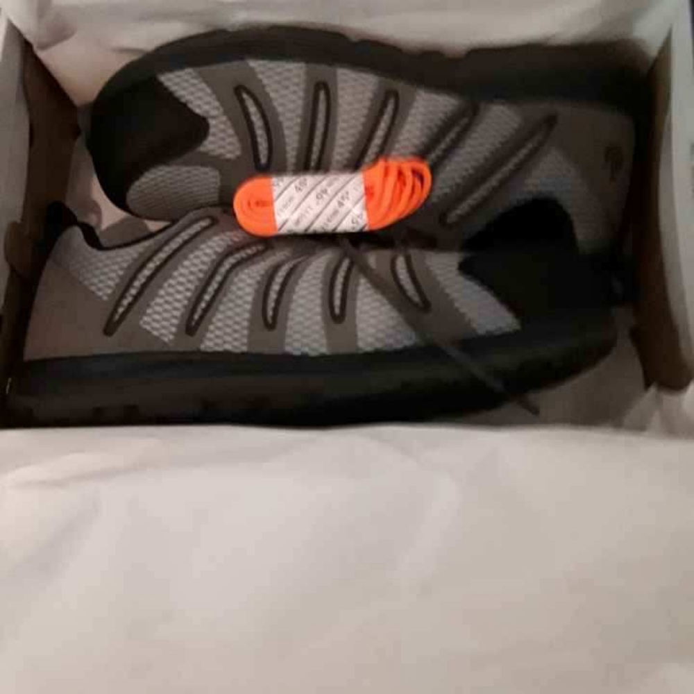 Nautilus mens work shoes size 10 wide
